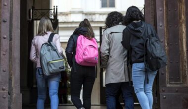 Scuola a Milano, aprono le iscrizioni (e la solita corsa allo scientifico). Il classico in cinque anni perde 1.500 matricole