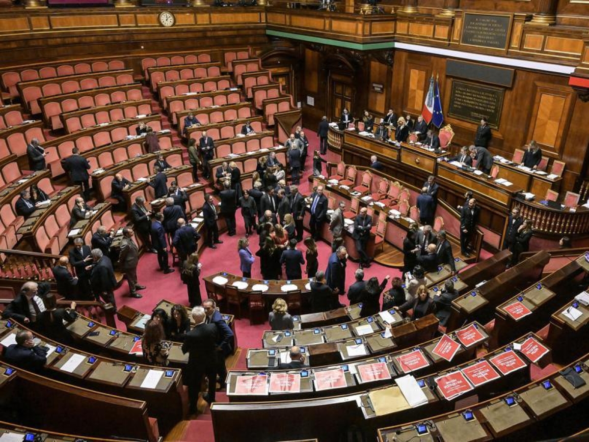 Iran, il M5S è l'unico partito che non firma la risoluzione per condannare la repressione