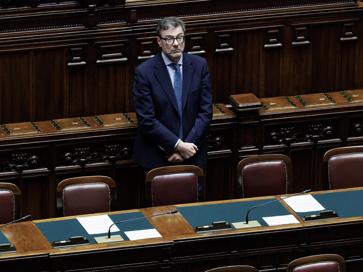 Manovra 2026, dalla detassazione della tredicesima agli affitti brevi: le misure annunciate e poi ritirate dal governo