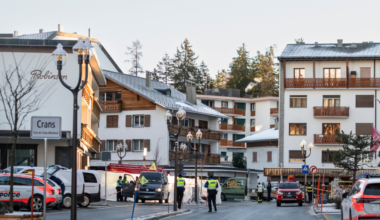 Che cosa è successo a Crans-Montana? Il rogo nel seminterrato, il «flashover», le esplosioni e quell'unica uscita: dinamica e causa di una tragedia