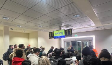 Firenze, la disavventura all'aeroporto di Peretola: «Il nostro San Silvestro a Londra saltato per i disservizi di Vueling. E chissà se avremo il rimborso...»