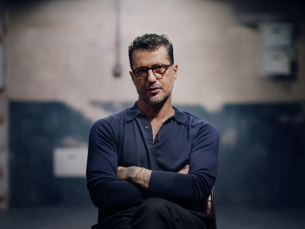 La storia di Fabrizio Corona, protagonista della docuserie 'Io sono notizia' da oggi su Netflix. L'ex Nina Moric: «Un pagliaccio»