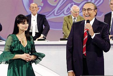 Lorena Bianchetti: «Rifiutai 400 mila euro per un calendario sexy. Bergoglio mi chiamò per scusarsi. Mi ritrovai abbracciata a Ruini»