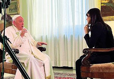 Lorena Bianchetti: «Rifiutai 400 mila euro per un calendario sexy. Bergoglio mi chiamò per scusarsi. Mi ritrovai abbracciata a Ruini»