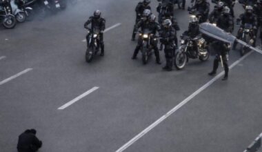 Proteste in Iran, sale il numero dei morti. La sfida di Trump: pronti a intervenire