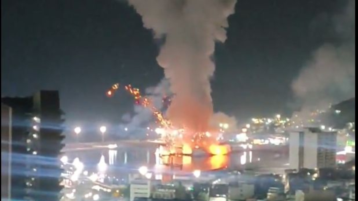 Venezuela, Trump ordina l'attacco: esplosioni a Caracas e in diverse basi militari. Maduro: «Gravissima aggressione, coi difenderemo». E proclama l'emergenza nazionale