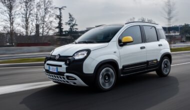 Le 10 auto più vendute in Italia nel 2025: in testa la Fiat Panda, crolla la Lancia Ypsilon