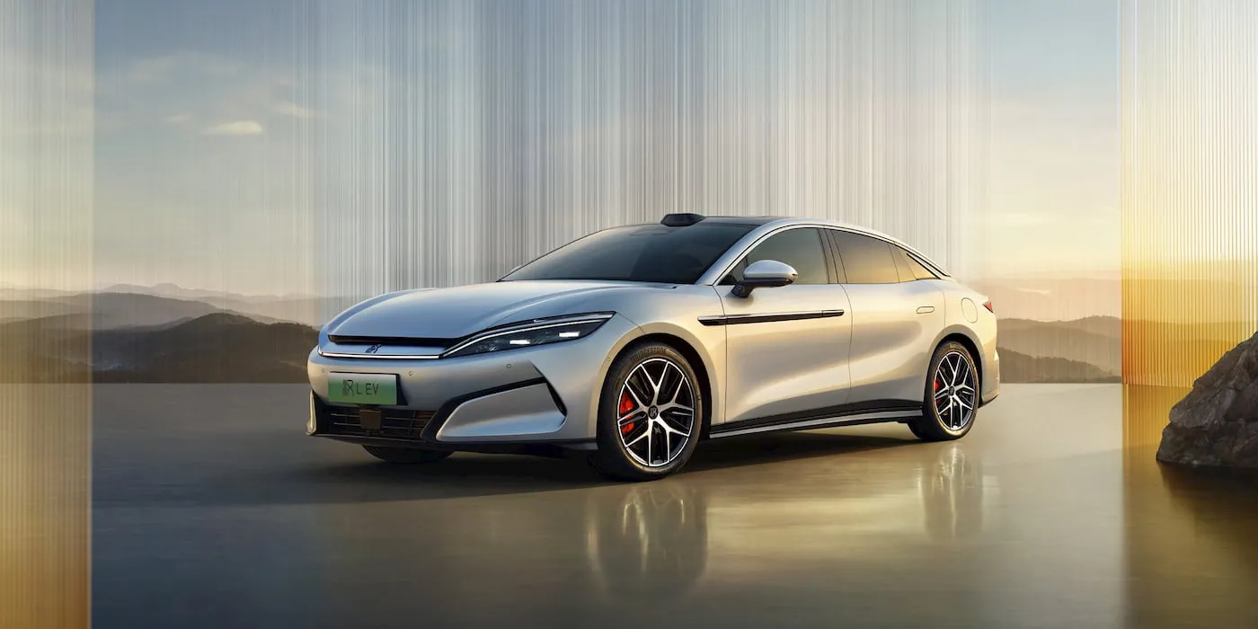 400 km in 5 minuti: la ricarica record è di BYD - il video