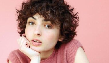 Tecla Insolia: «Mi sento un gamberetto contro la velocità della vita. Non ho mai amato la mia voce. Recitare mi ha dato un senso»