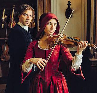 Tecla Insolia: «Mi sento un gamberetto contro la velocità della vita. Non ho mai amato la mia voce. Recitare mi ha dato un senso»