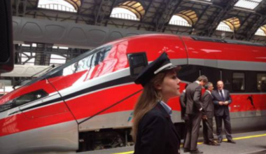Biglietti dei treni come quelli degli aerei, la novità 2026 per le Frecce: prima si comprano e meno si paga