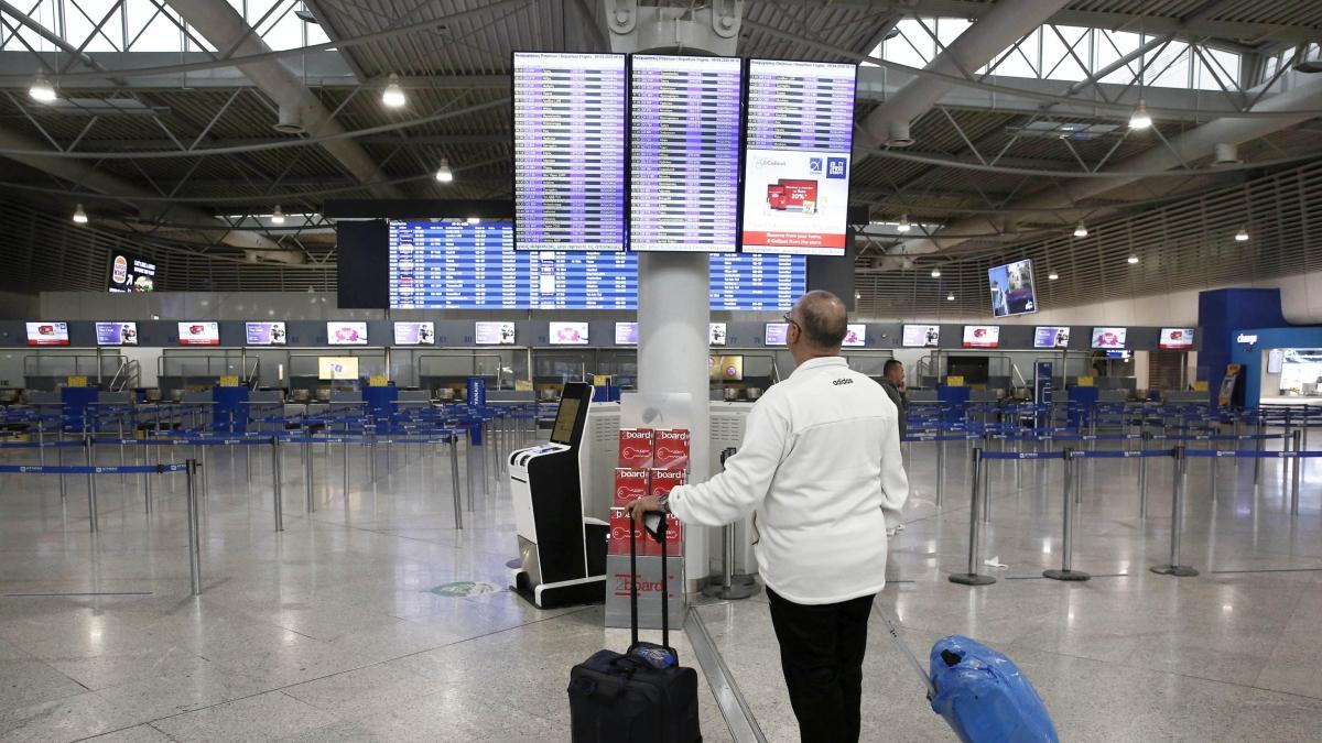 Grecia, sospesi tutti i voli: problema a torri di controllo, chiuso lo spazio aereo