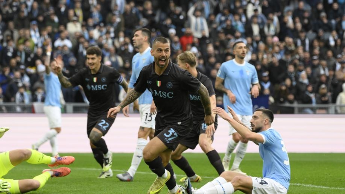 Lazio-Napoli 0-2, gol di Spinazzola e Rrahmani: gli azzurri dominano, ma Neres si fa male