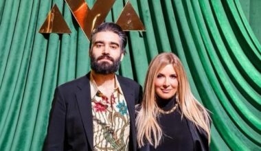 Selvaggia Lucarelli sposa Lorenzo Biagiarelli in Salento: «Noi, Ronaldo e Taylor Swift, tutti con lo stesso budget!»