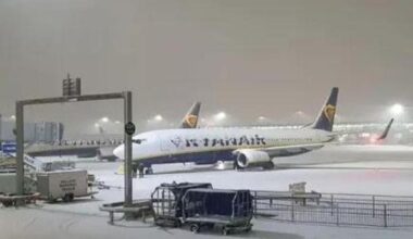 Volo Ryanair Berlino-Roma, l'odissea di 190 passeggeri bloccati in Germania per il maltempo: «Quattro ore chiusi in aereo»