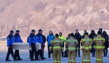 Strage Crans-Montana, gli ultimi aggiornamenti in diretta | Atterrato a Linate l'aereo con le 5 salme. L'Ambasciatore: «Da noi i gestori sarebbero stati arrestati». Il 7 gennaio: i funerali di Minghetti a Roma e di Tamburi a Bologna