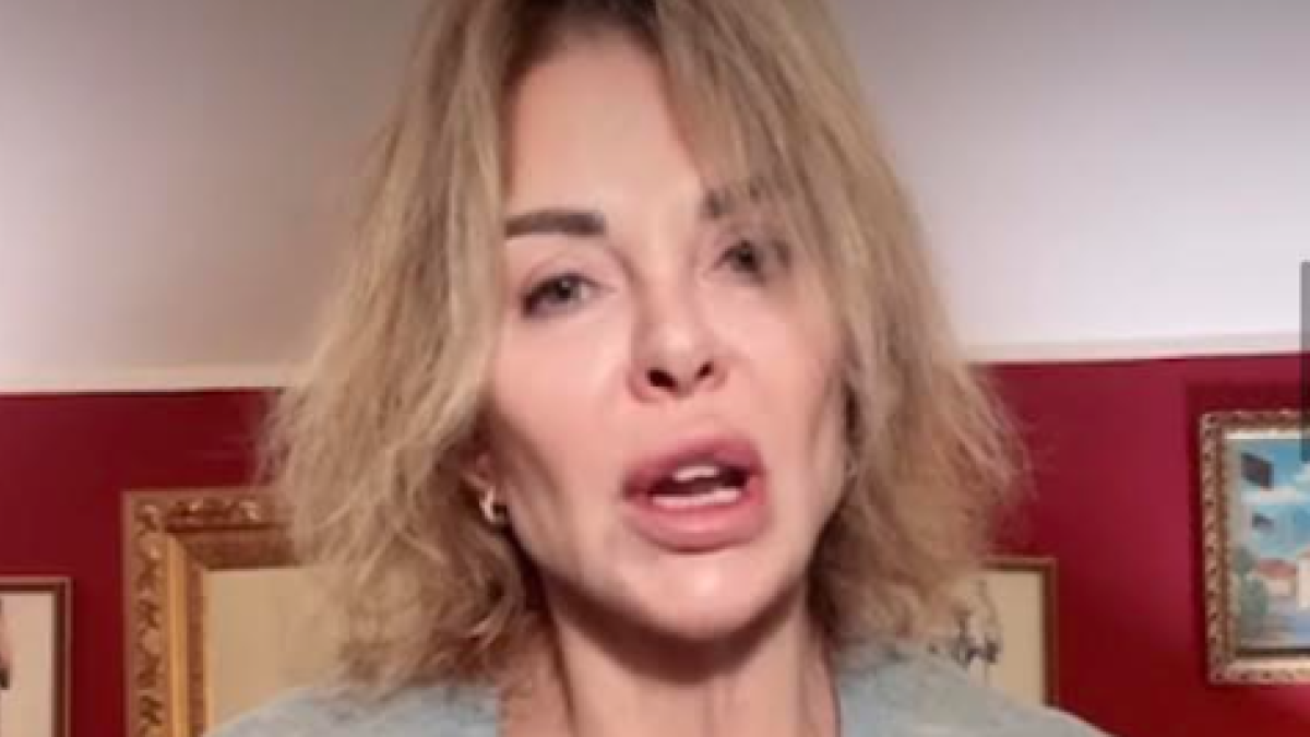 Alba Parietti furiosa sui social: «Da imbecilli giudicare i genitori dei ragazzi di Crans-Montana. Poi tutti a favore della famiglia nel bosco»