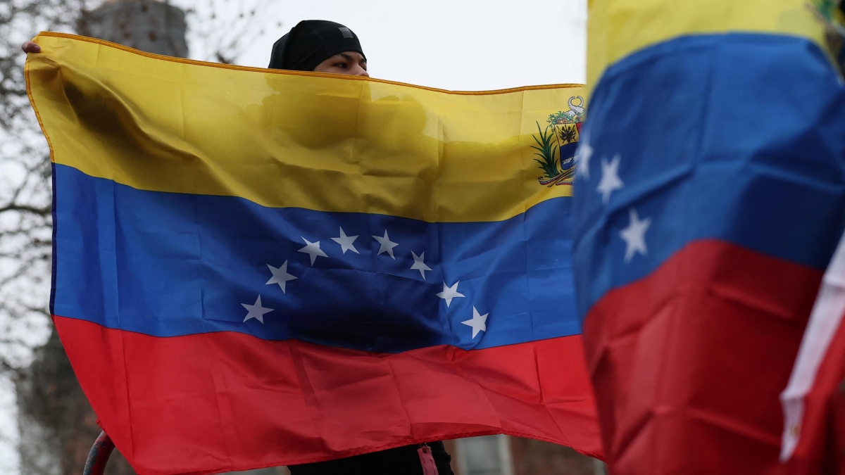 Venezuela-Usa, le notizie in diretta | Caracas, intensa sparatoria vicino a Palazzo di Miraflores, sede del governo. Rientra l'allarme: spari partiti dalle forze di sicurezza per «errore interno»