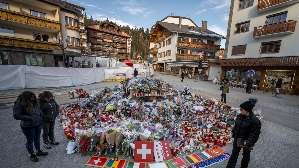 Elsa e Leonardo a Zurigo, il calvario dei due feriti di Crans-Montana ancora «intrasportabili perché troppo gravi». A Milano i messaggi dei compagni