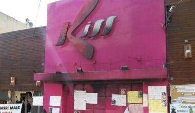 Quell'incendio nella discoteca Kiss, in Brasile, che ricorda Crans-Montana: i fuochi d'artificio, le 242 vittime e le condanne lievi