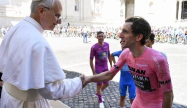 Simon Yates si ritira a sorpresa a 33 anni: il britannico aveva vinto il Giro d'Italia 2025