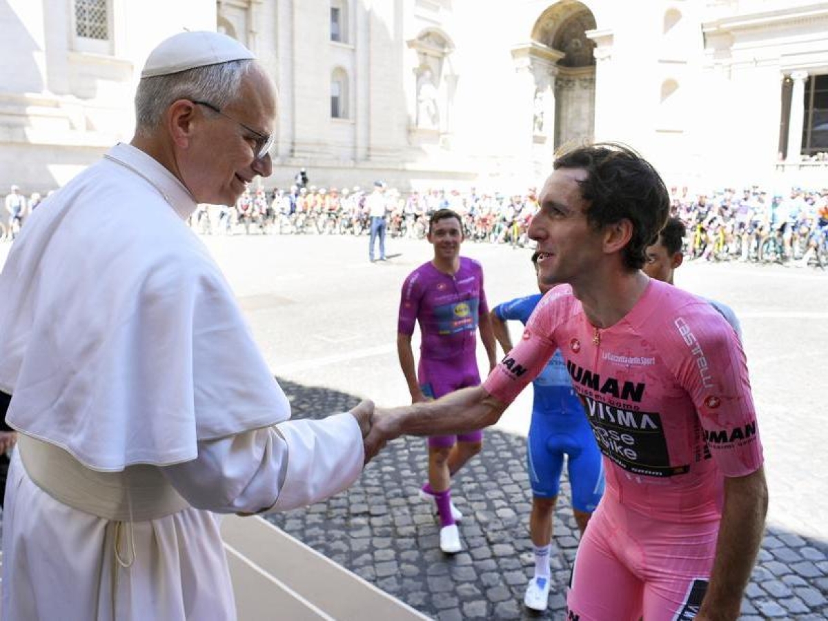 Simon Yates si ritira a sorpresa a 33 anni: il britannico aveva vinto il Giro d'Italia 2025