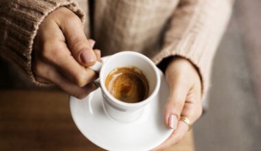 Caffè al mattino appena svegli: pro e contro della tazzina bevuta subito. Il parere dell'esperta