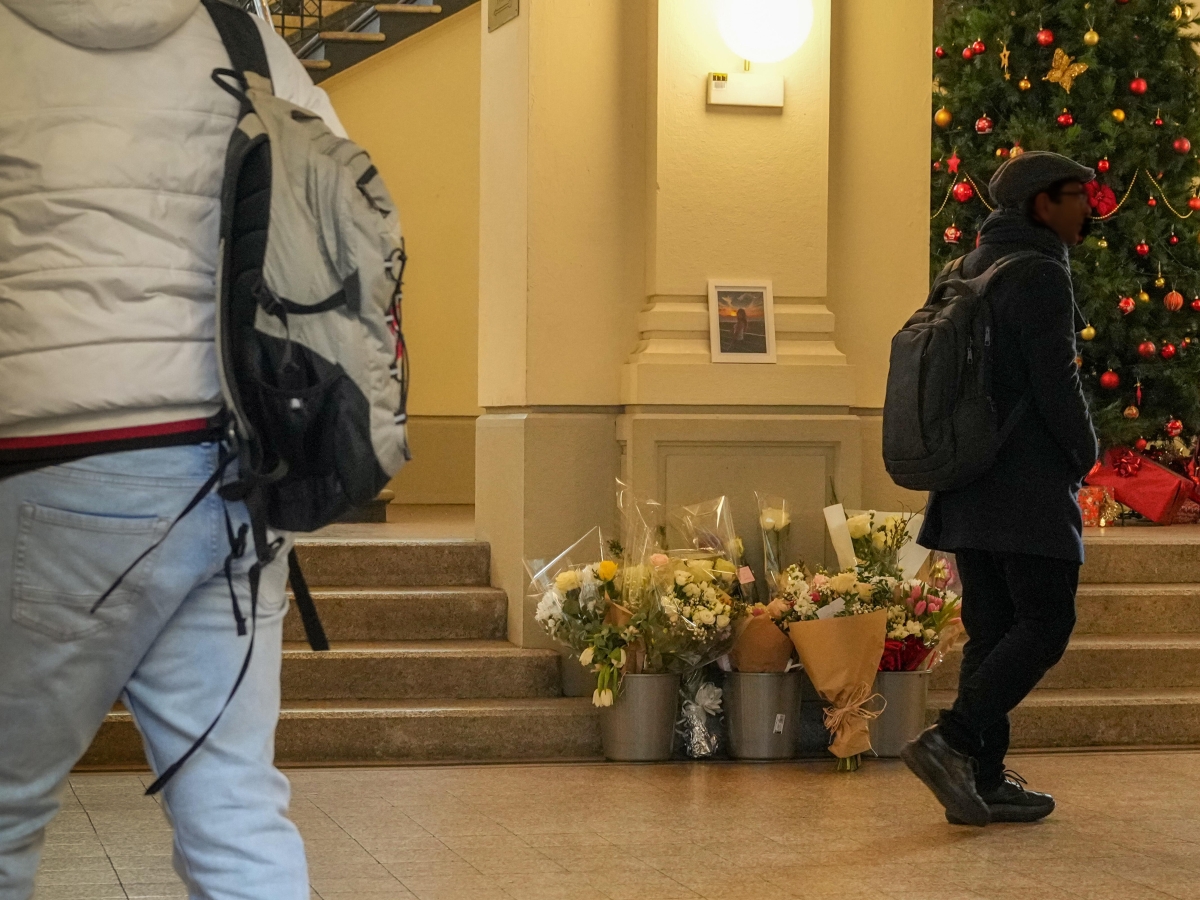Gli psicologi nelle scuole dei ragazzi della strage di Crans Montana, tra i banchi silenzi e pianti nascosti. «Questo è un lutto collettivo»