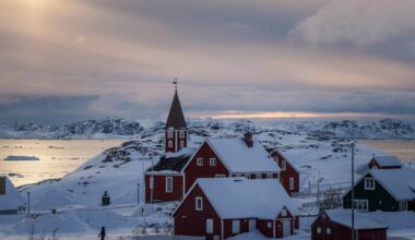 Groenlandia, le ultime notizie in diretta | Macron: «Inaccettabili le minacce di dazi, risponderemo in modo unito». Bild: «I soldati tedeschi hanno lasciato l'isola». Ft: Ue valuta dazi da 93 miliardi contro gli Usa per la Groenlandia