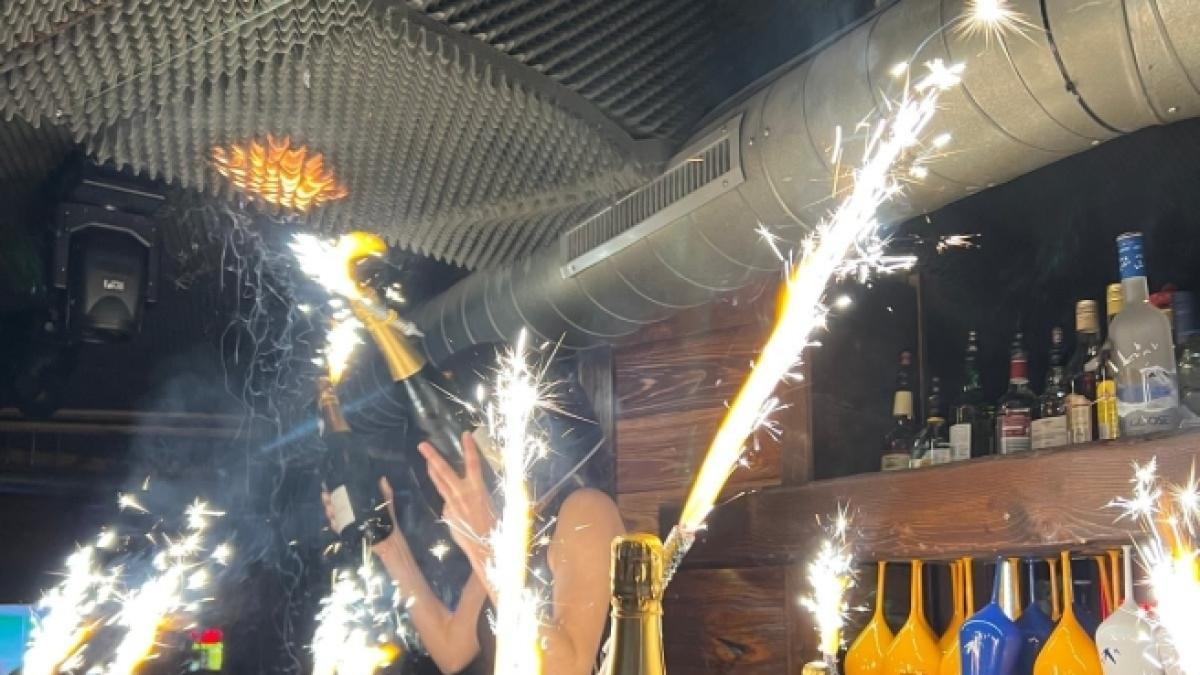 Cortina, l'ordinanza del sindaco vieta i fuochi nei locali: «Dopo la tragedia di Crans-Montana misura necessaria e urgente»