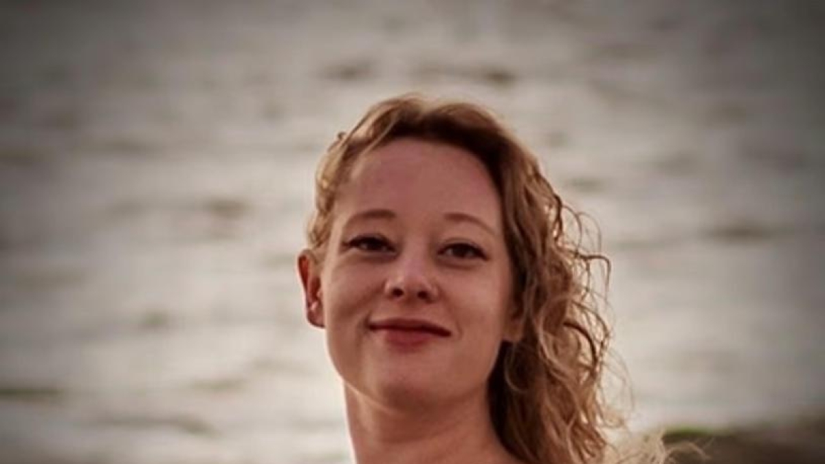 Chi era Renee Nicole Good, l'americana uccisa a Minneapolis dai federali: madre di tre figli, poeta e «osservatrice» delle operazioni anti immigrati