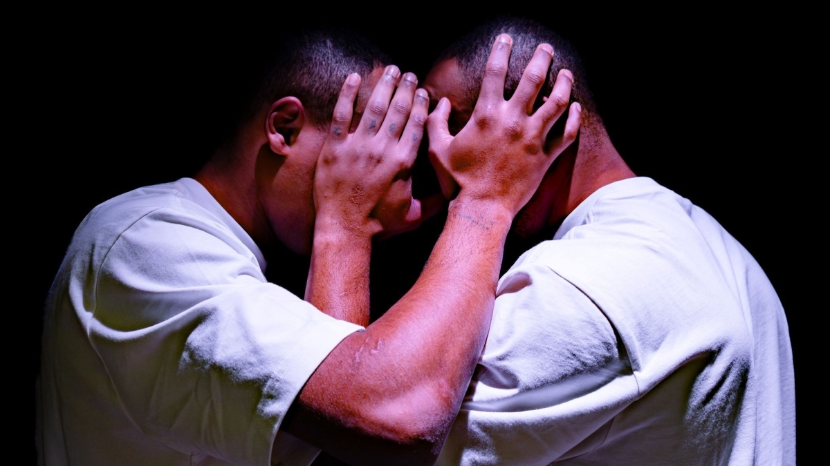 I gemelli salernitani 2Shot, detenuti ad Airola, cantano con il rapper Lucariello: «Abbiamo toccato il fondo, ora vogliamo risalire e volare»