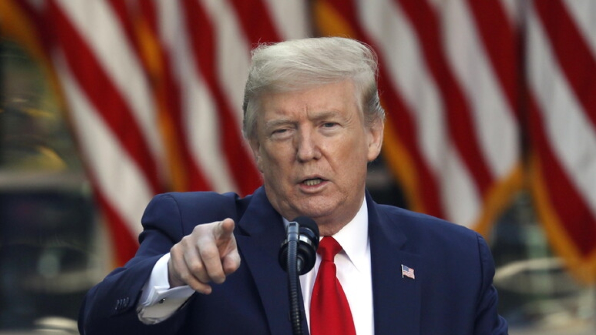 «Rispondo solo a me stesso». Il piano di Trump per il Venezuela mentre il Senato dà l'ok per limitare i raid del presidente