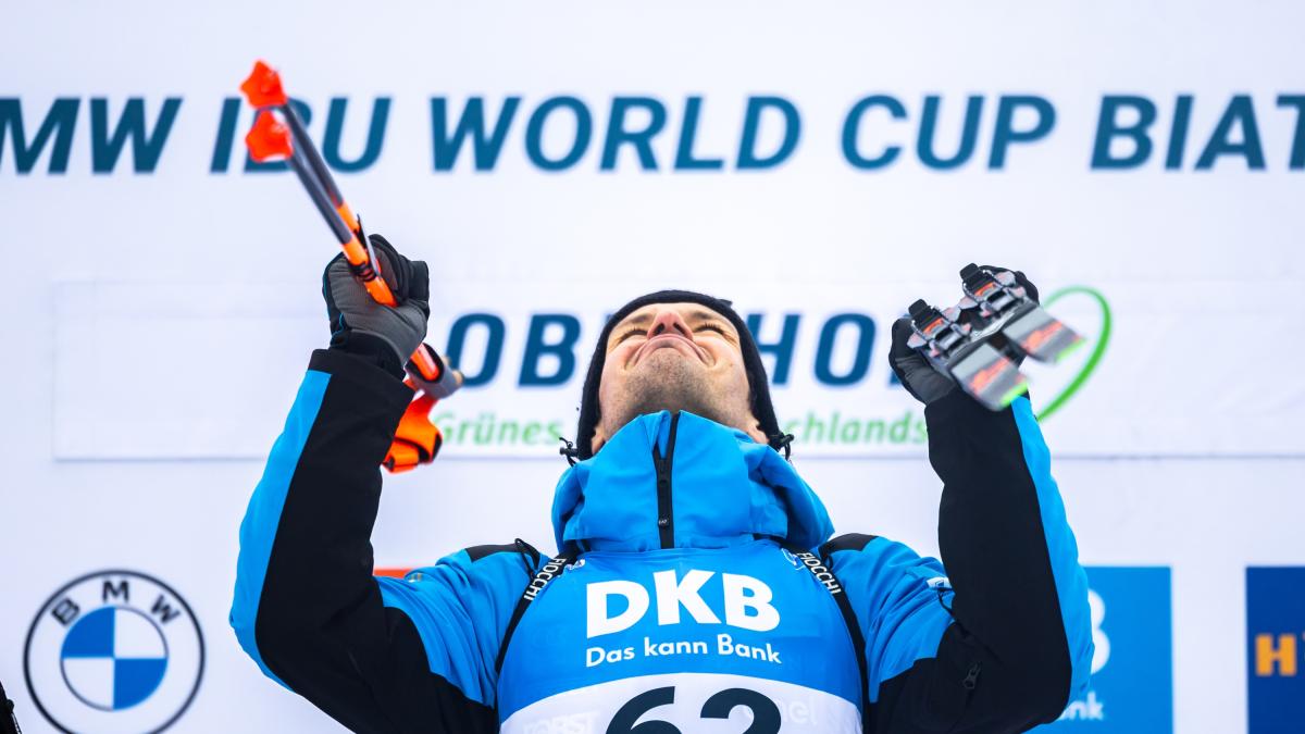 Biathlon, Giacomel: vittoria e lacrime a Oberhof. Trionfo nella Sprint e dedica a Bakken