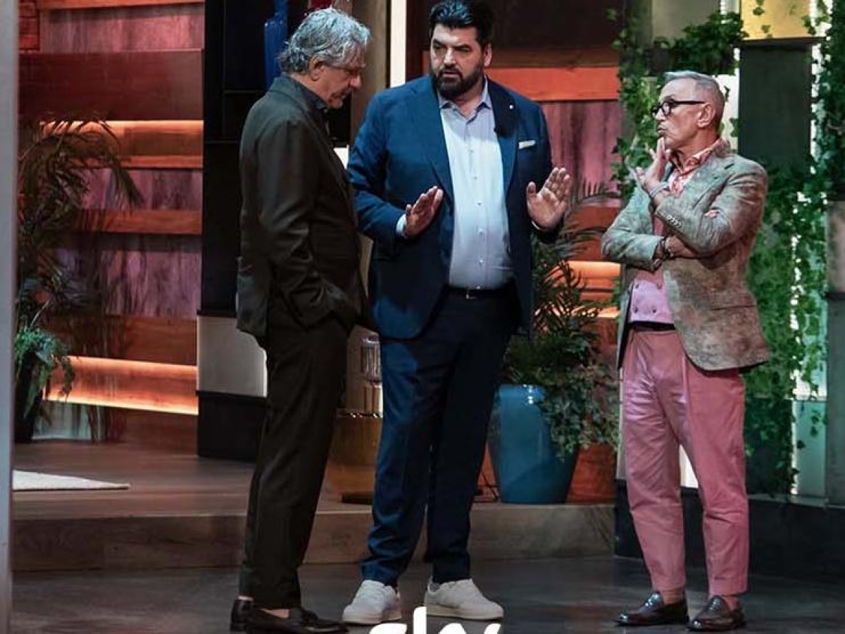 MasterChef 15, giudici increduli: 3 concorrenti sono usciti dalla classe per andare a ballare (ma non è quel che sembra). Due gli eliminati