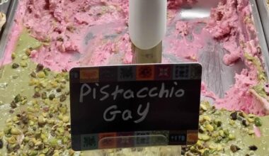 Catania, gelateria mette in vendita il «pistacchio gay» colorato di rosa. È polemica: «Può alimentare stereotipi». La replica: «Noi fraintesi»