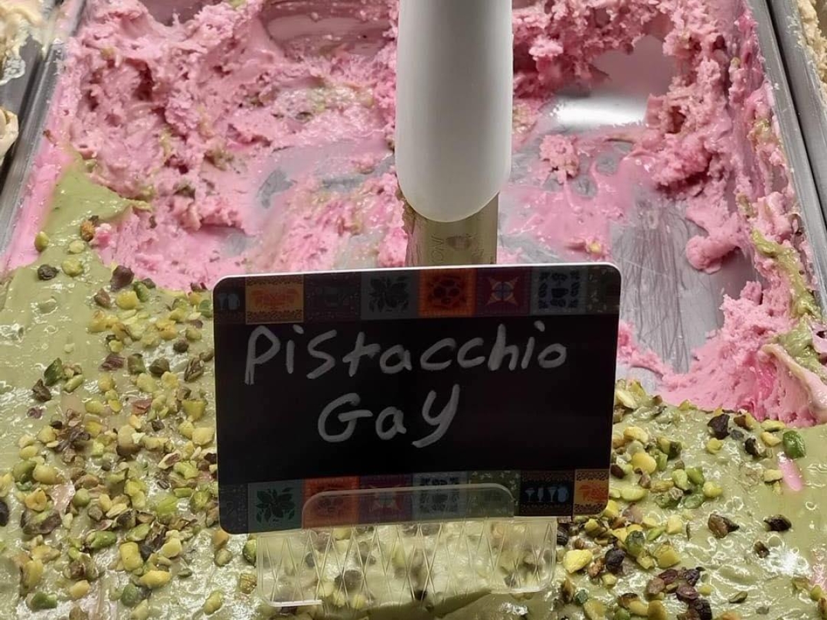 Catania, gelateria mette in vendita il «pistacchio gay» colorato di rosa. È polemica: «Può alimentare stereotipi». La replica: «Noi fraintesi»