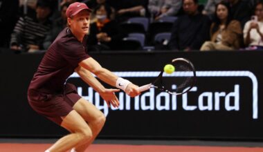 Alcaraz batte Sinner nell'esibizione di Seul: 7-5 7-6