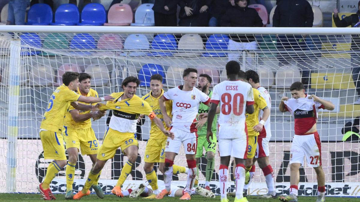 Serie B vincono Frosinone e Venezia. Cadono Monza, Sampdoria e Bari