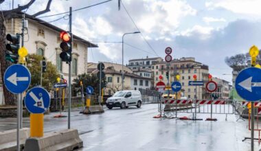 Viabilità a Firenze, ponte al Pino chiuso da lunedì notte. Gli autisti: «Un’Odissea nel traffico»