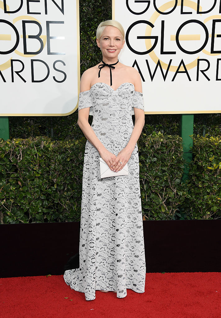 Golden Globe, i look migliori di sempre: dal tailleur di Julia Roberts allo strascico azzurro di Lady Gaga