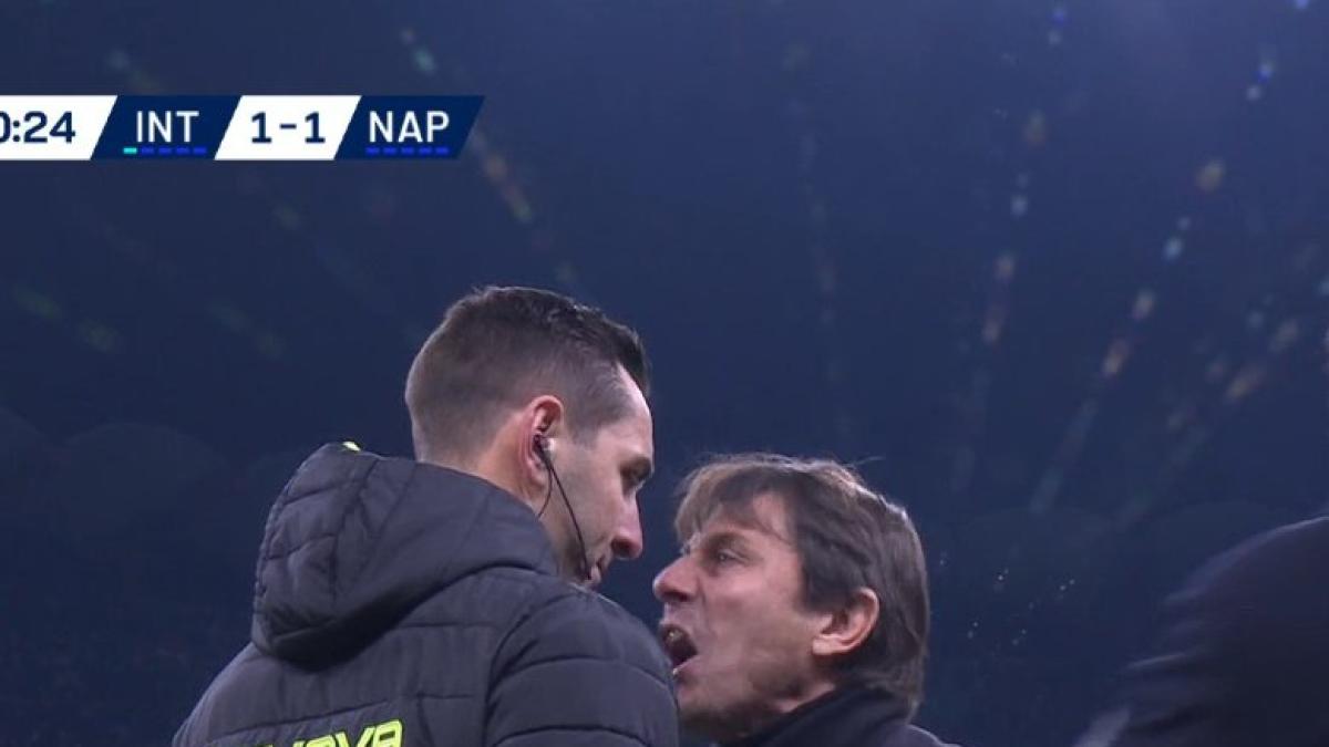 Conte espulso: urla al quarto uomo dopo il rigore in Inter-Napoli
