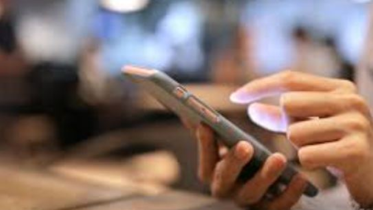 Telefono fisso e mobile, scattano gli aumenti delle tariffe (dopo Rc Auto, sigarette e autostrade): rincari fino a 60 euro all’anno