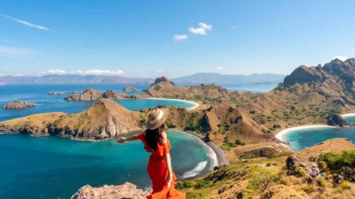 Vacanze, perché conviene prenotare ora (quando i prezzi scendono): il fenomeno Early Bird