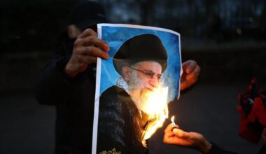 Gli oligarchi di Teheran: chi sono coloro che governano davvero il Paese (esploso quando il regime ha provato a disfarsene)