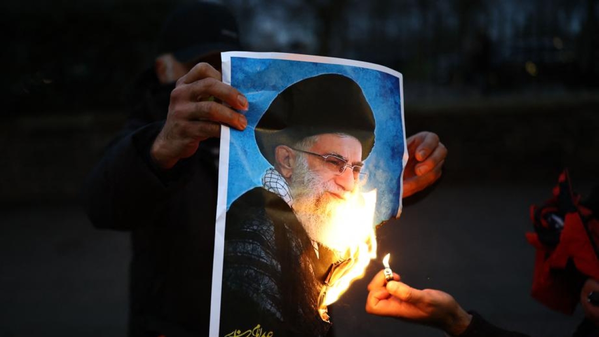 Gli oligarchi di Teheran: chi sono coloro che governano davvero il Paese (esploso quando il regime ha provato a disfarsene)