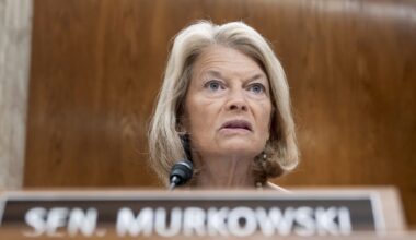 Scontro Trump-Powell, la senatrice repubblicana Murkowski pronta a votare contro le nomine del presidente Usa