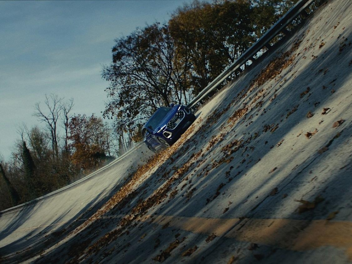 Audi Q5, il Suv sportivo con motore V6 dà spettacolo sul circuito di Monza. Ecco il video