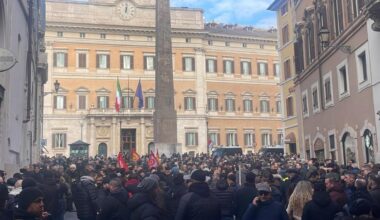 Sciopero dei taxi, il leader dei Radicali si presenta con il Pos: momenti di tensione in piazza Bocca della Verità
