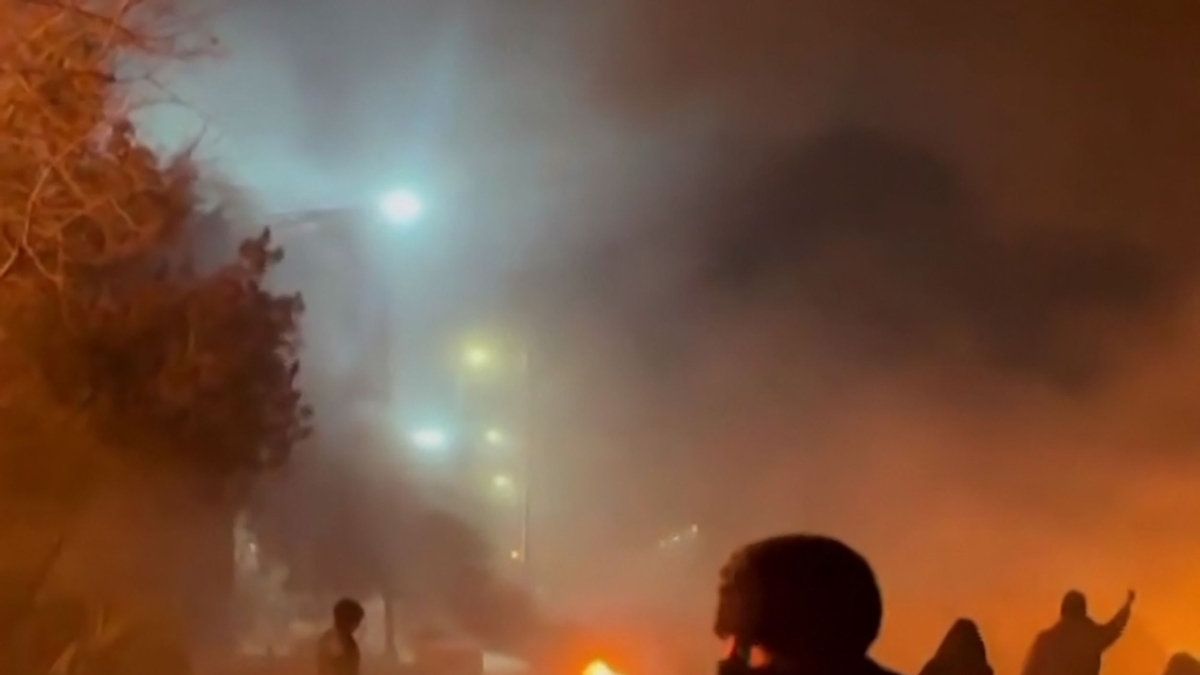 Strumenti russi, repressione e hacker: la campagna di Teheran per neutralizzare le comunicazioni Starlink nel paese